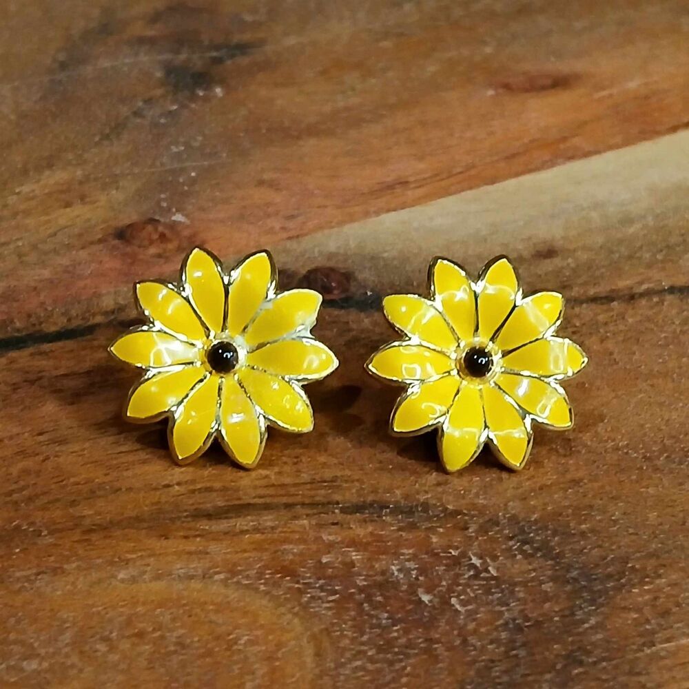 Enamel Daisy Stud Earrings, Used Floral Earrings, Vintage Earrings